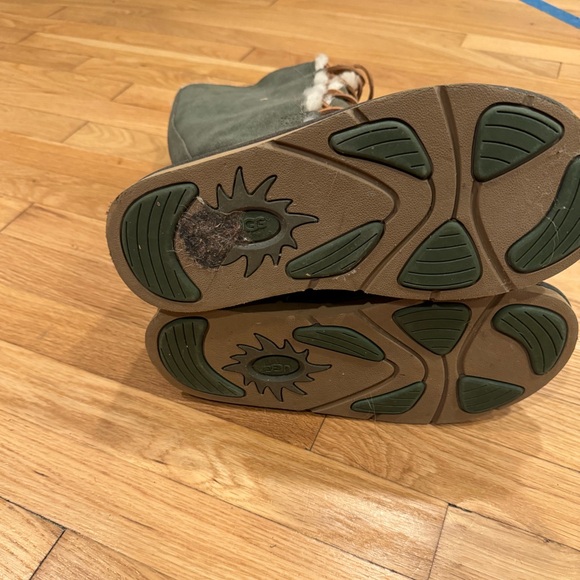 COPY - UGG lace up high boot - Picture 4 of 8